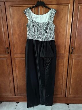 New Kay Unger Gown Size 12